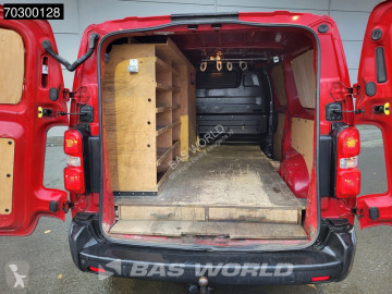 Furgoneta mediana Toyota