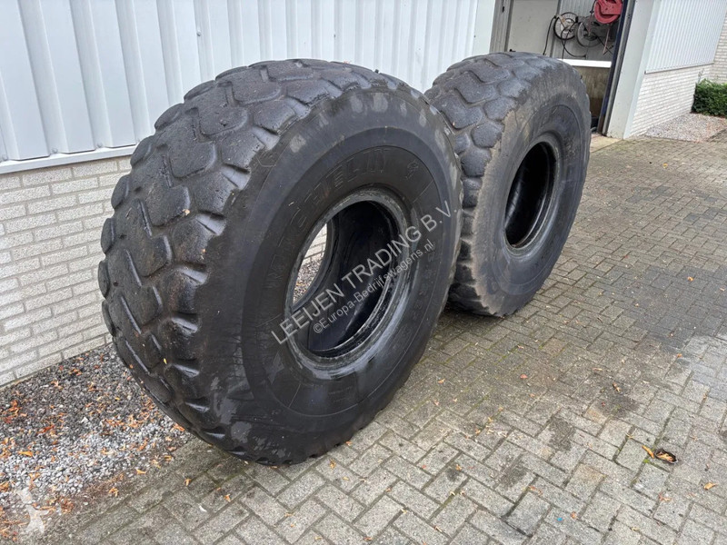Samochód dostawczy Michelin 23.5R25 used tires...