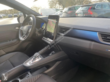 عربة رباعية الدفع / عربة نفعية رياضية Renault