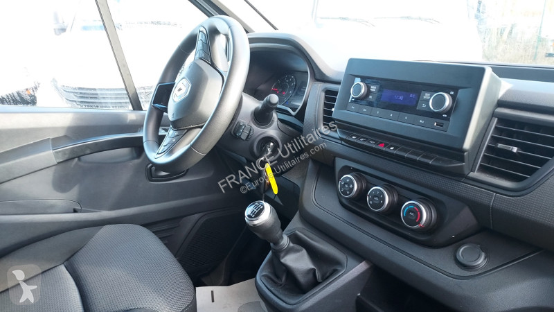 عربة نفعية Renault TRAFIC III FG L1H1 3T 2.0...