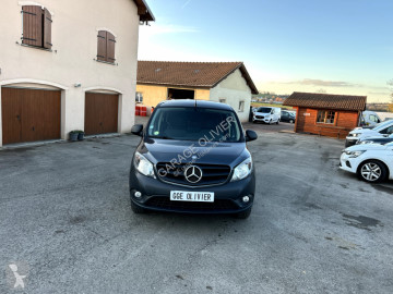 Fourgonnette Mercedes