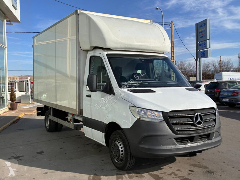 عربة نفعية Mercedes 514 20m3 con puertas traseras
