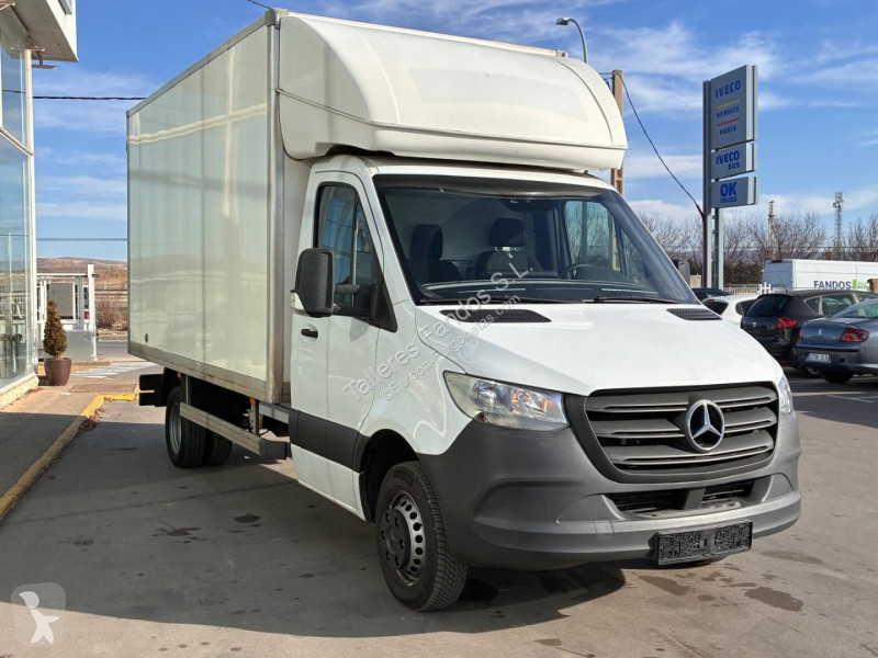 عربة نفعية Mercedes 514 20m3 con puertas traseras