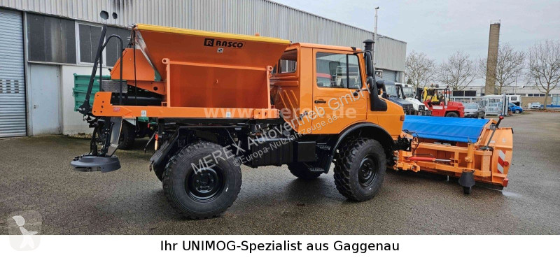 Veicolo per la pulizia delle strade Unimog U1400