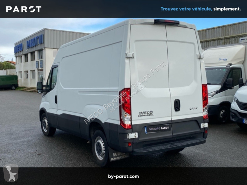 عربة نفعية Iveco 35S12 V11