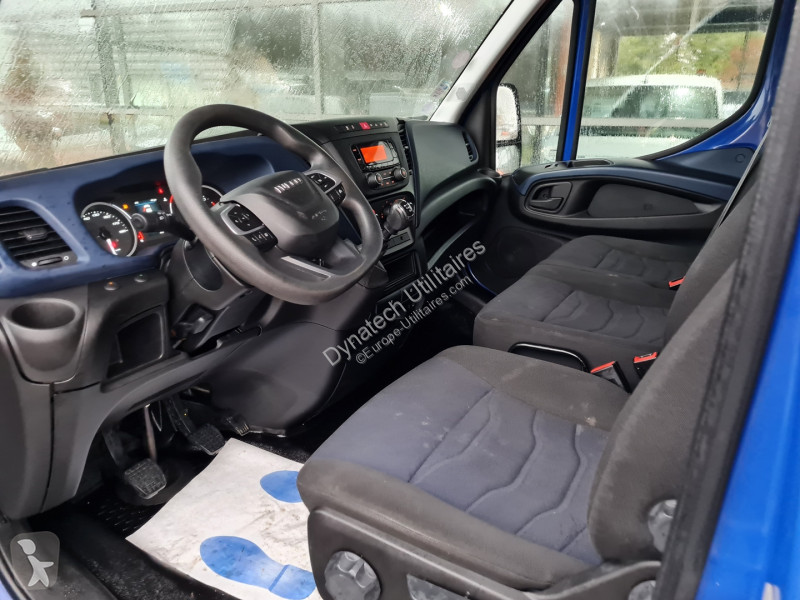 Véhicule utilitaire Iveco DAILY FG 33S14H V12