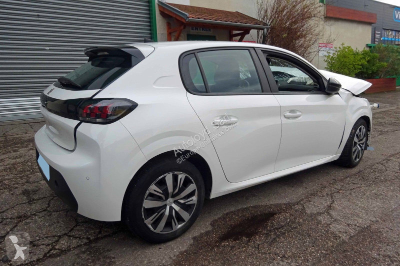 عربة نفعية Peugeot 1,2 PURETECH 100