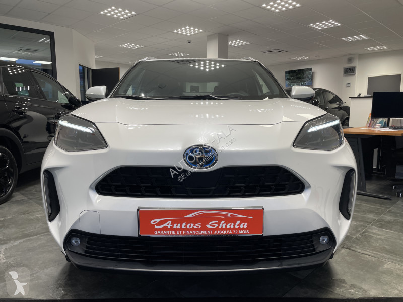 Samochód dostawczy Toyota YARIS CROSS 116H...