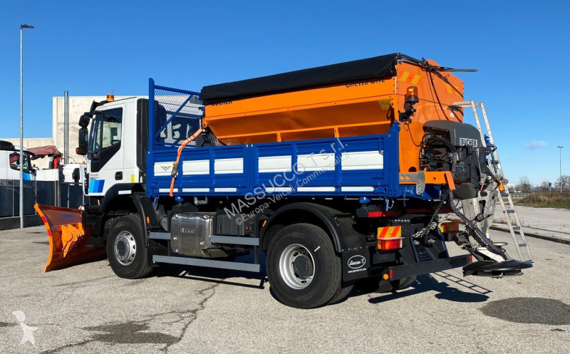 Véhicule utilitaire Iveco TRAKKER 360