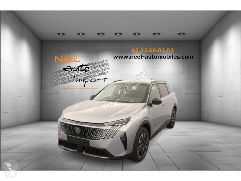 Véhicule utilitaire Peugeot 5008 1.2i Hybrid...