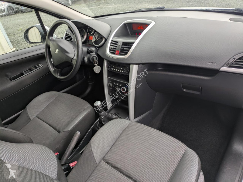 عربة نفعية Peugeot 207 1.6 HDI 92CH 3P BVM5