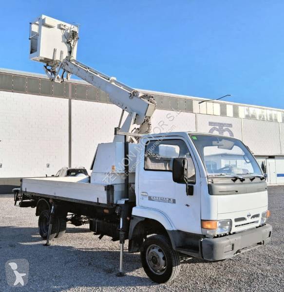 Véhicule utilitaire Nissan