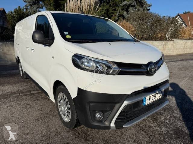عربة نفعية Toyota