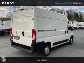 Fourgon moyen Peugeot