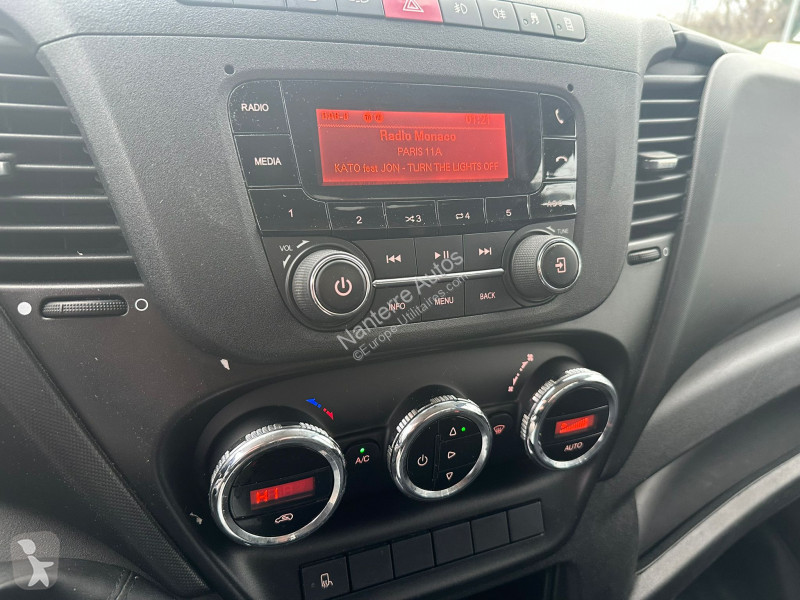 عربة نفعية Iveco DAILY 35C PLATEAU 13500 HT...