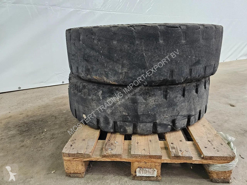 Véhicule utilitaire Michelin FULL RUBBER...