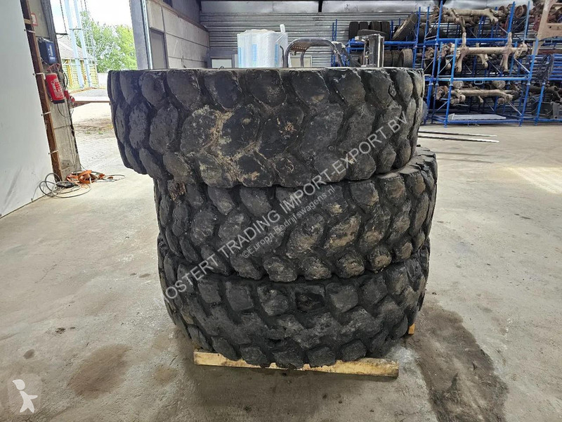 Furgoneta Michelin 18.00 R33