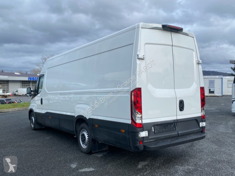 Véhicule utilitaire Iveco 35S16 V16