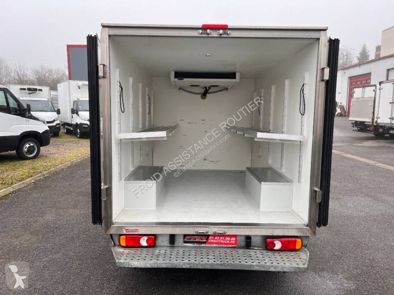 Véhicule utilitaire Nissan