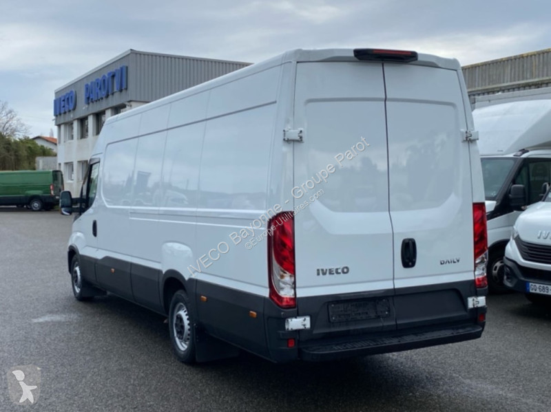 Nyttofordon Iveco 35S16H V16