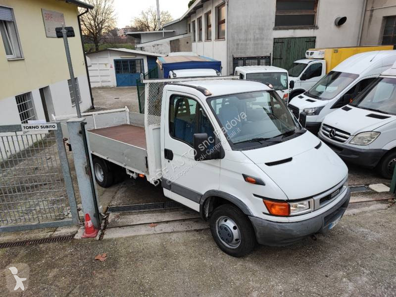 عربة نفعية Iveco