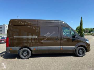 شاحنة طويلة Mercedes