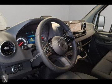 Furgon dostawczy Mercedes