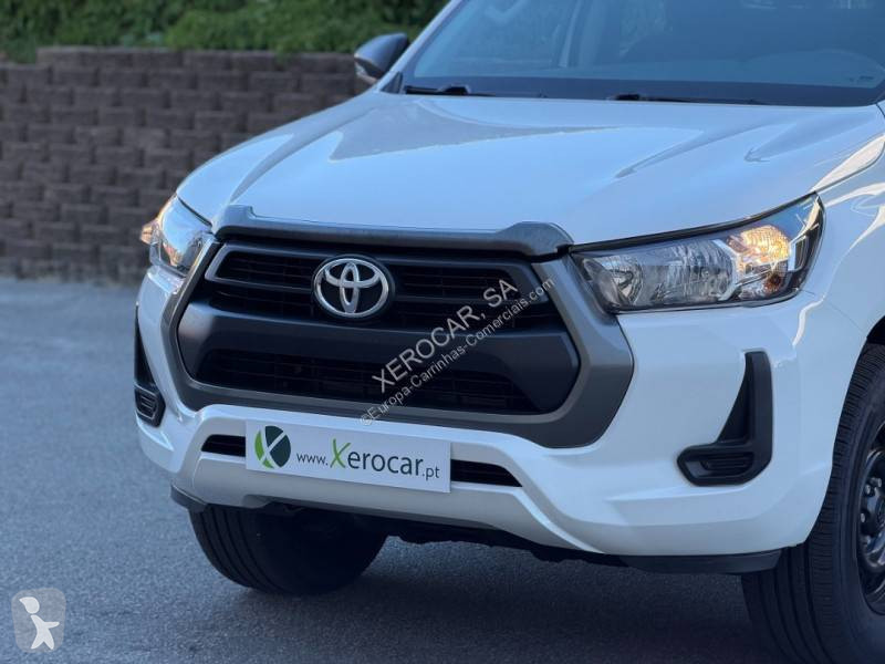 عربة نفعية Toyota