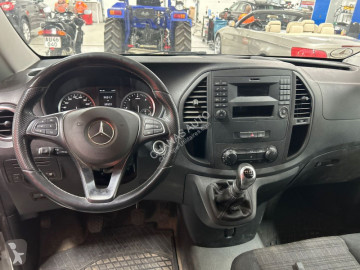 Fourgon moyen Mercedes