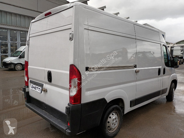 عربة نفعية Peugeot Boxer 330