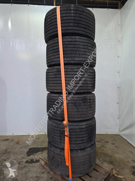 Samochód dostawczy Michelin 445/45 R19.5...