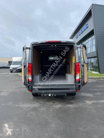 Fourgonnette Iveco neuf
