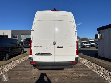 Fourgon utilitaire Mercedes