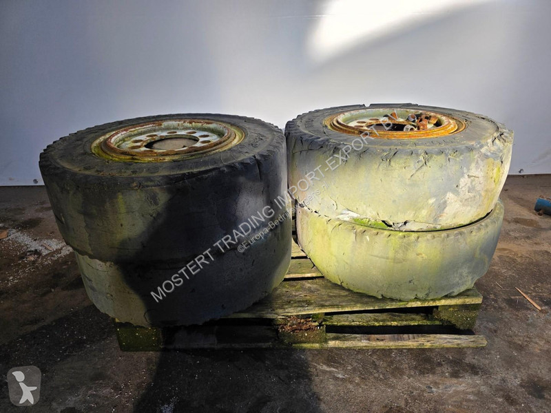 Furgoneta  300 -15 Bergougnan 300-15 Tire Set –...