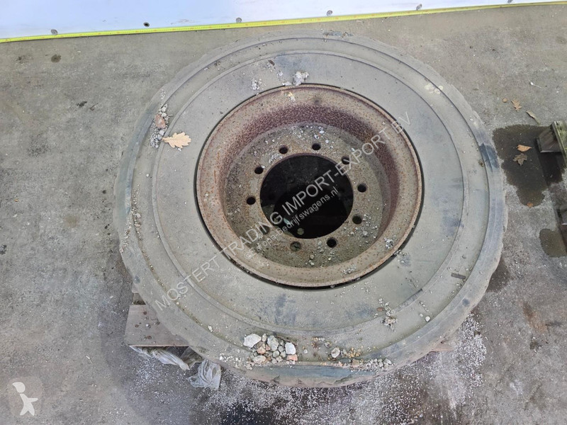 قطع غيار الآليات الثقيلة  315/80 R22.5 Massive...