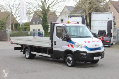 Utilitaire plateau ridelles Iveco