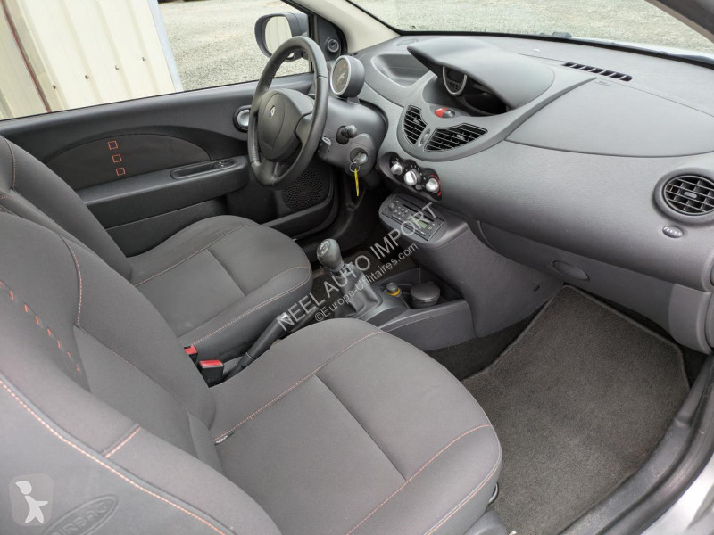 عربة نفعية Renault TWINGO II 1.2I 75CH 3P