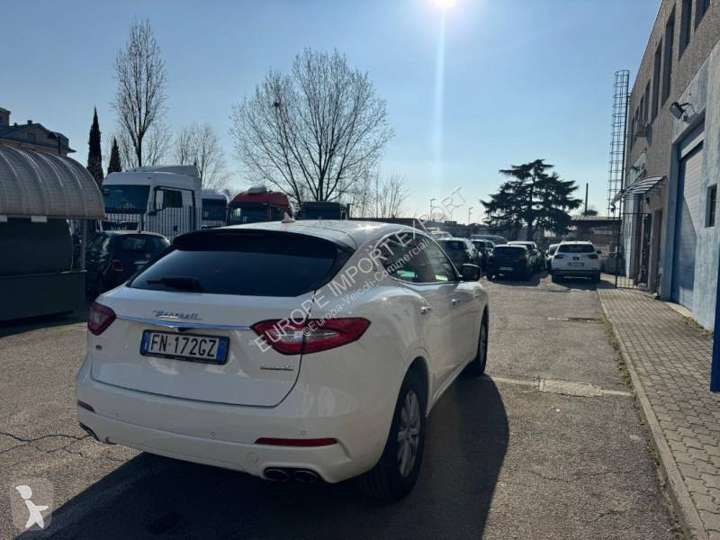 عربة نفعية Maserati