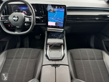 سيارة عربة رباعية الدفع / عربة نفعية رياضية Renault