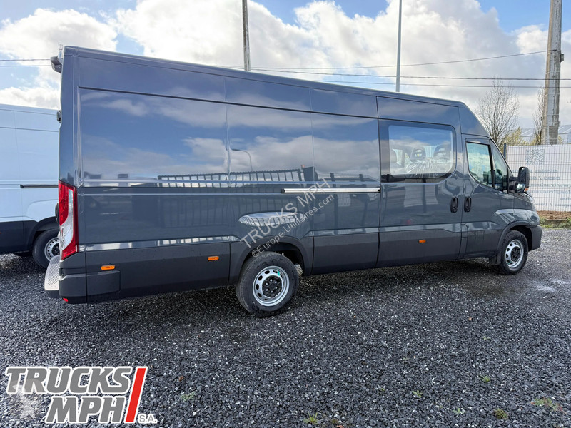 Véhicule utilitaire Iveco 35-180 Crew Cab...