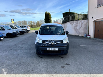عربة نفعية مقفلة Renault