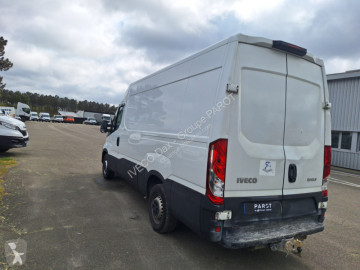 عربة نفعية مقفلة Iveco
