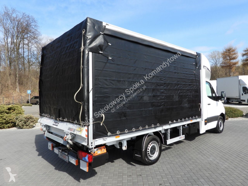Autoutilitară Mercedes 23RANSIT