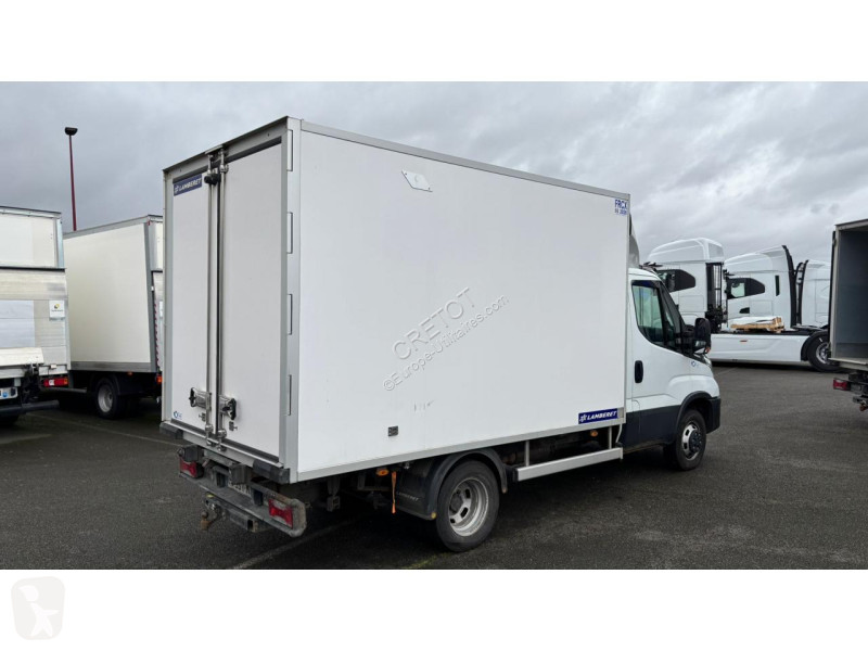 Véhicule utilitaire Iveco DAILY 35-180 3L...