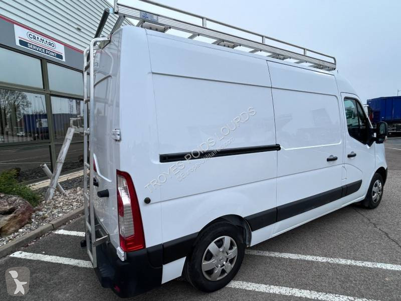 Véhicule utilitaire Nissan