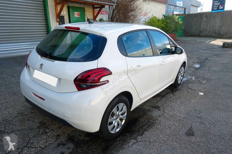 عربة نفعية Peugeot STE 1,2 VTI 82