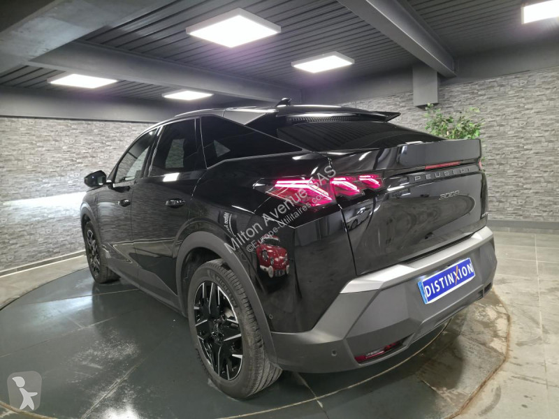 Véhicule utilitaire Peugeot 3008 1.2i Hybrid...