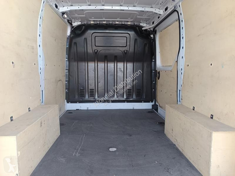 Véhicule utilitaire Renault L1H1 DCI 135 grand...