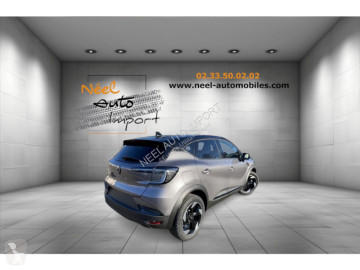 سيارة عربة مقفلة صغيرة Renault