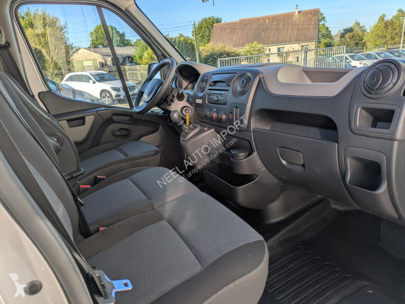 Véhicule utilitaire Renault MASTER III L2H2 2.3...
